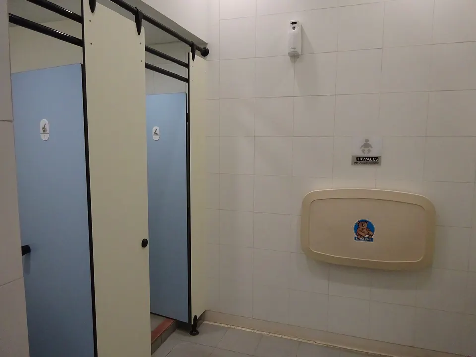 Compact laminate toilet cubicles